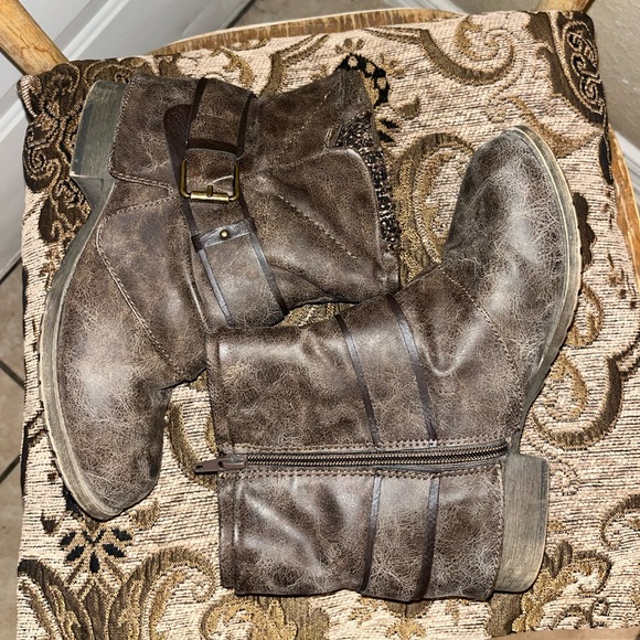 Pop Women’s Distressed Booties - Picture 3 of 4